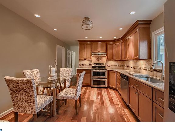 3rd image of 2615 Pennington Dr