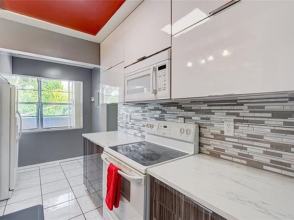 3rd image of 8450 Lagos De Campo Boulevard #308