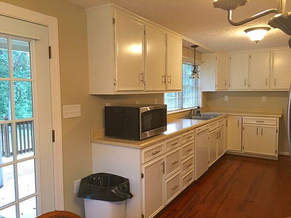 3rd image of 2954 Westover Dr