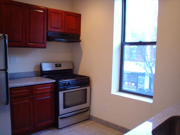 3rd image of 504 E 13th St APT 3a