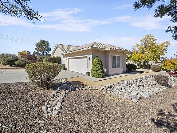 2nd image of 1020 E Pinon Oak Dr