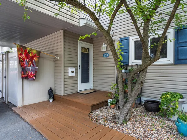 759 Kirts Blvd, Troy, MI 48084