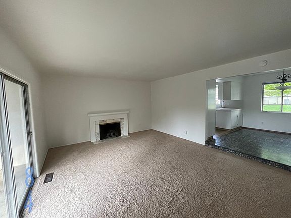 4th image of 84 Shoreline Cir #A