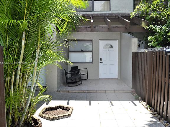 4th image of 10010 NW 9th Street Cir APT 102