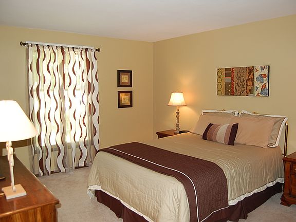 5th image of 411 Jumper Hill Ct