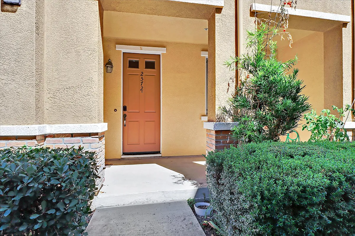 Building Photo - 2572 Baton Rouge Dr