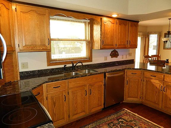 5th image of 1103 Flax Ln