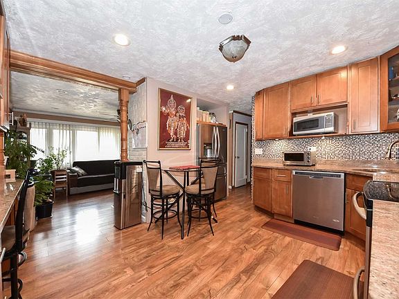 5th image of 54 Audrey Ave