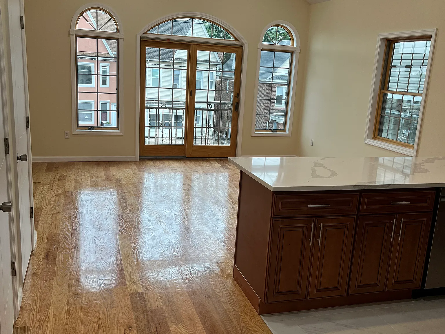 3 bed, 1200 sqft, $2,950 — Photo 2