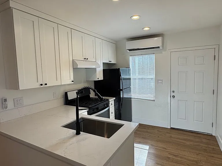 4318 N. Lakewood Blvd — Photo 5