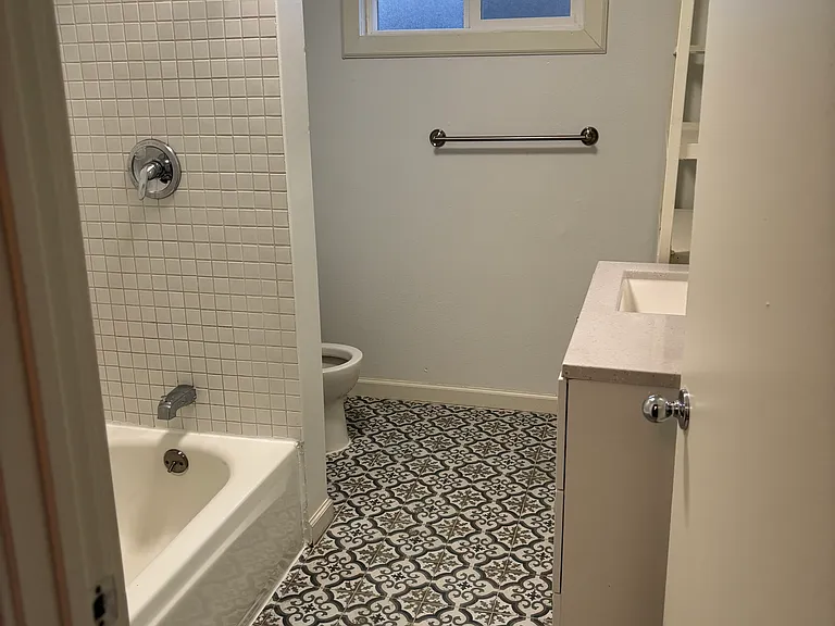 969 22nd Ave #B — Photo 8