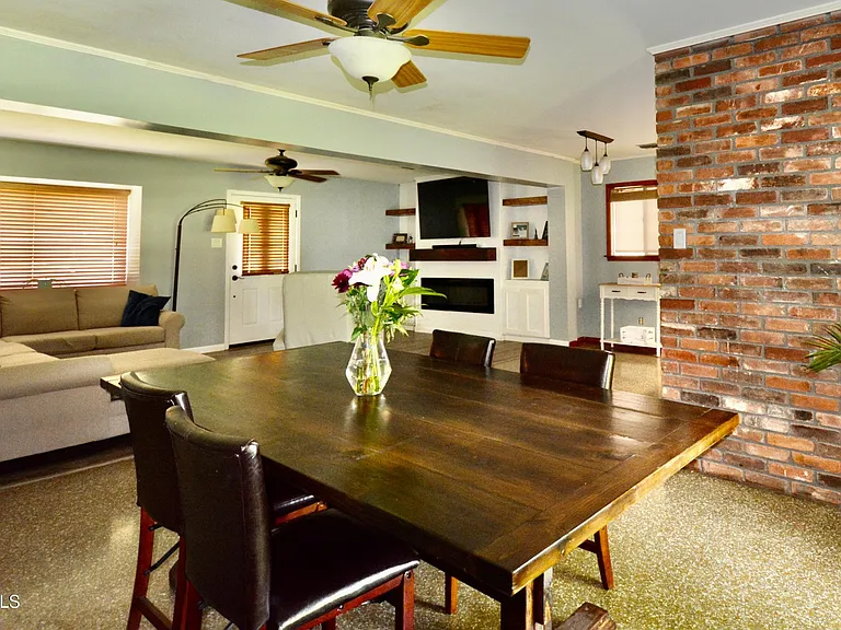 101 Boxwood Dr — Photo 3