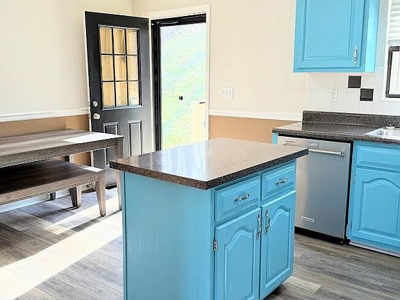 4th image of 221 Cross Creek Rd