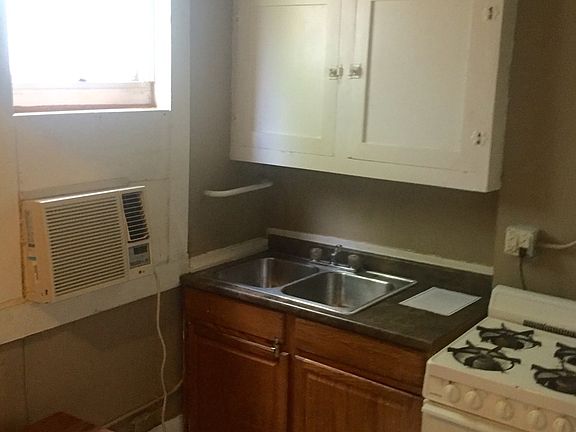 Apt 108 1BR 1 BATH-Kitchen