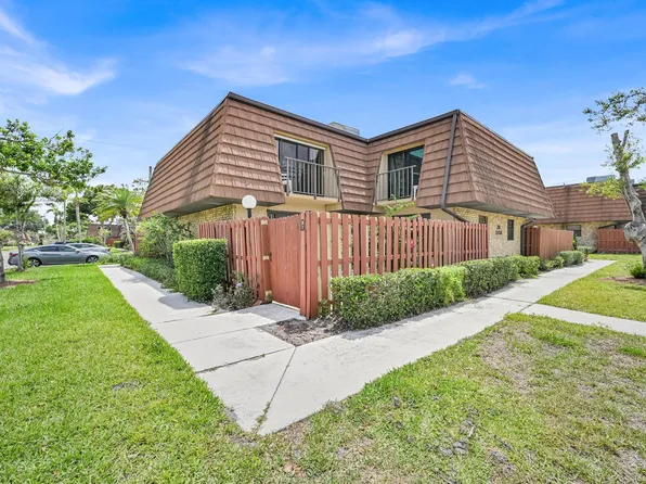 1458 N Lawnwood Circle #26d, Fort Pierce, FL 34950