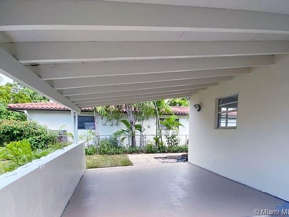 2nd image of 1020 N Royal Poinciana Blvd