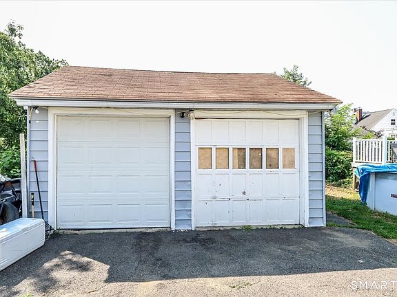 4th image of 835 Thorme Street