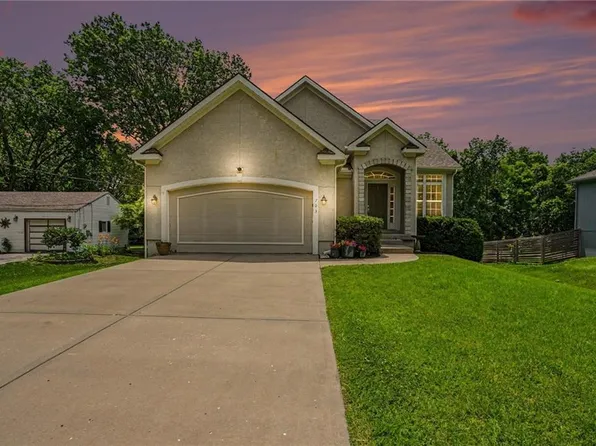 703 E 109th St, Kansas City, MO 64131