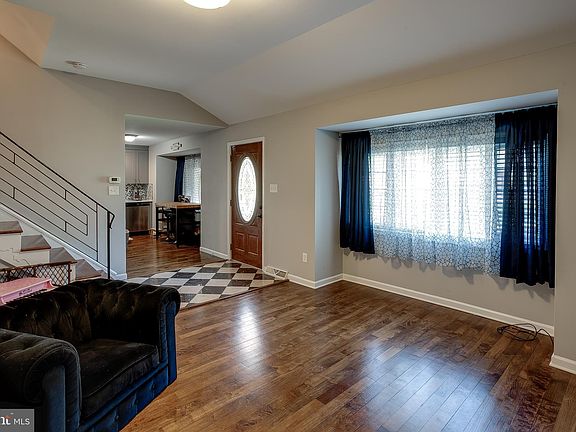 4th image of 111 Wellington Ave