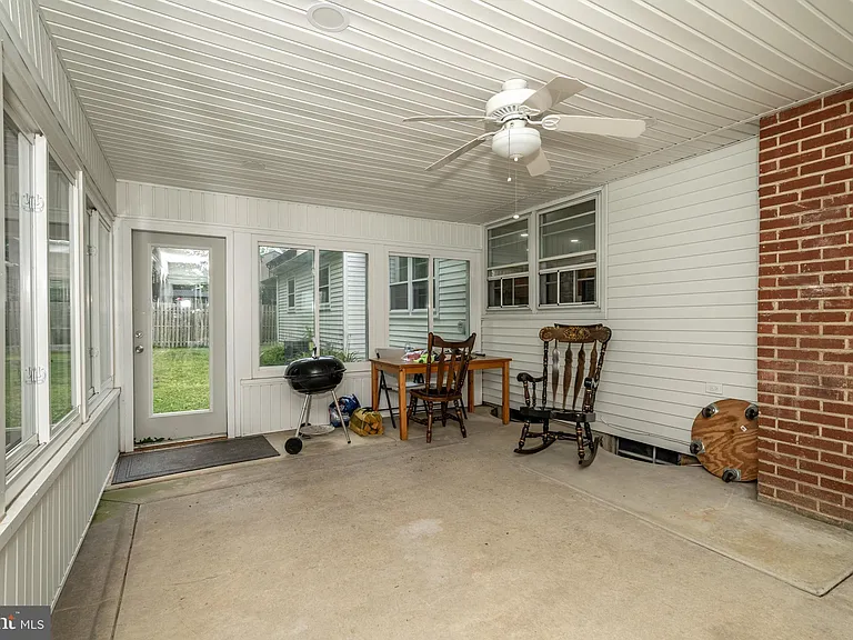 1744 Lark Ln — Photo 35