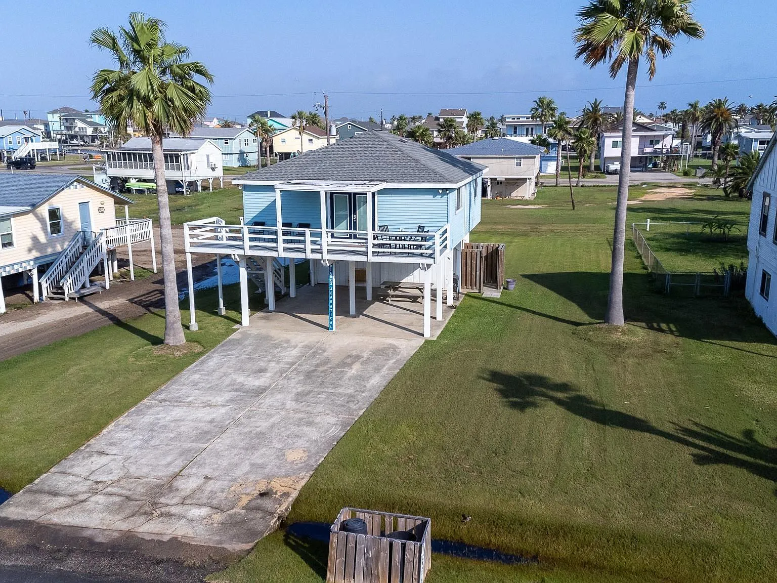 2 bed, 1.0 bath, 896 sqft, $2,000 — Photo 2
