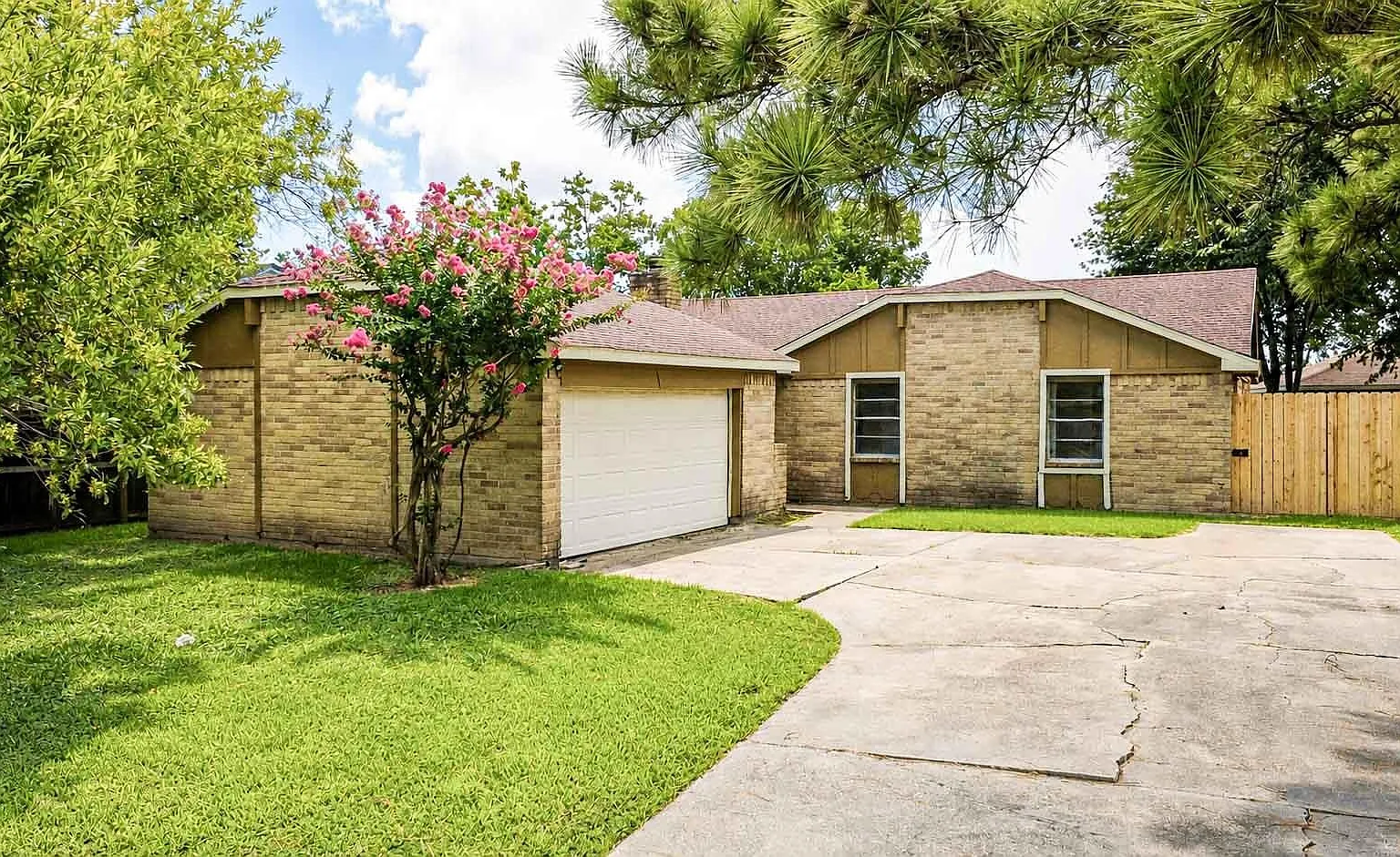 3 bed, 2.0 bath, 1342 sqft, $2,199 — Photo 2