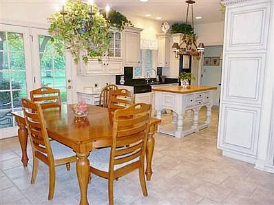 Dining Room. Neutral and Fresh paint throughout.