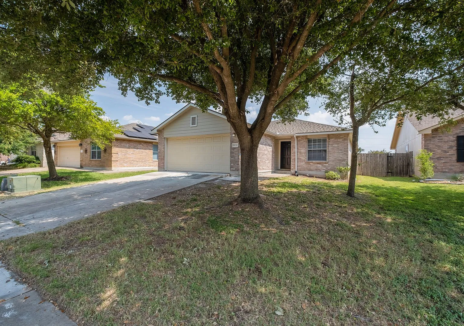Great 3 Bedroom, 2 Bath Home in Manor — Photo 3
