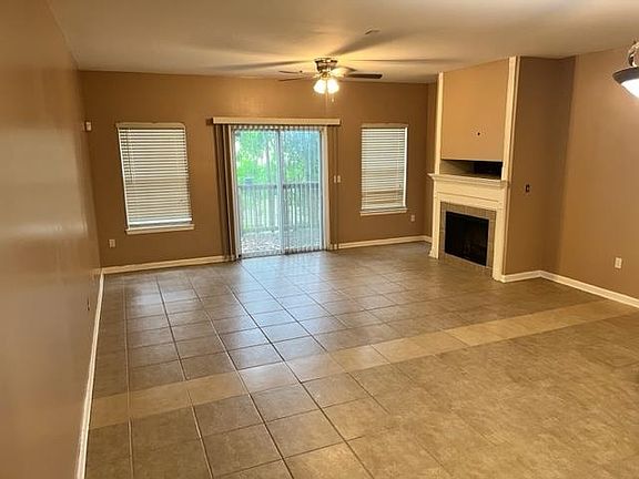 3rd image of 1325 Stone Rd APT 204