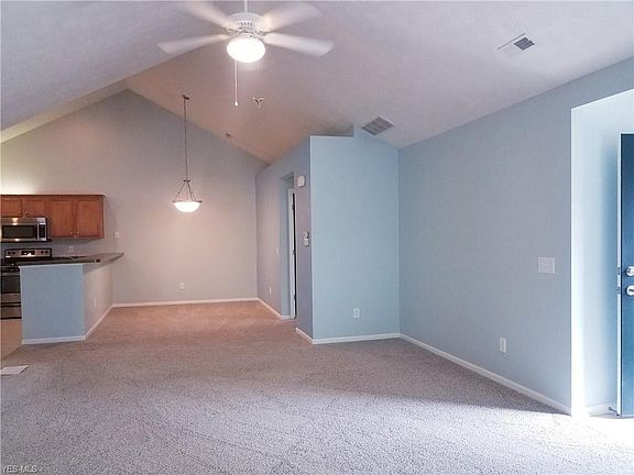 3rd image of 110 Quarry Lakes Dr