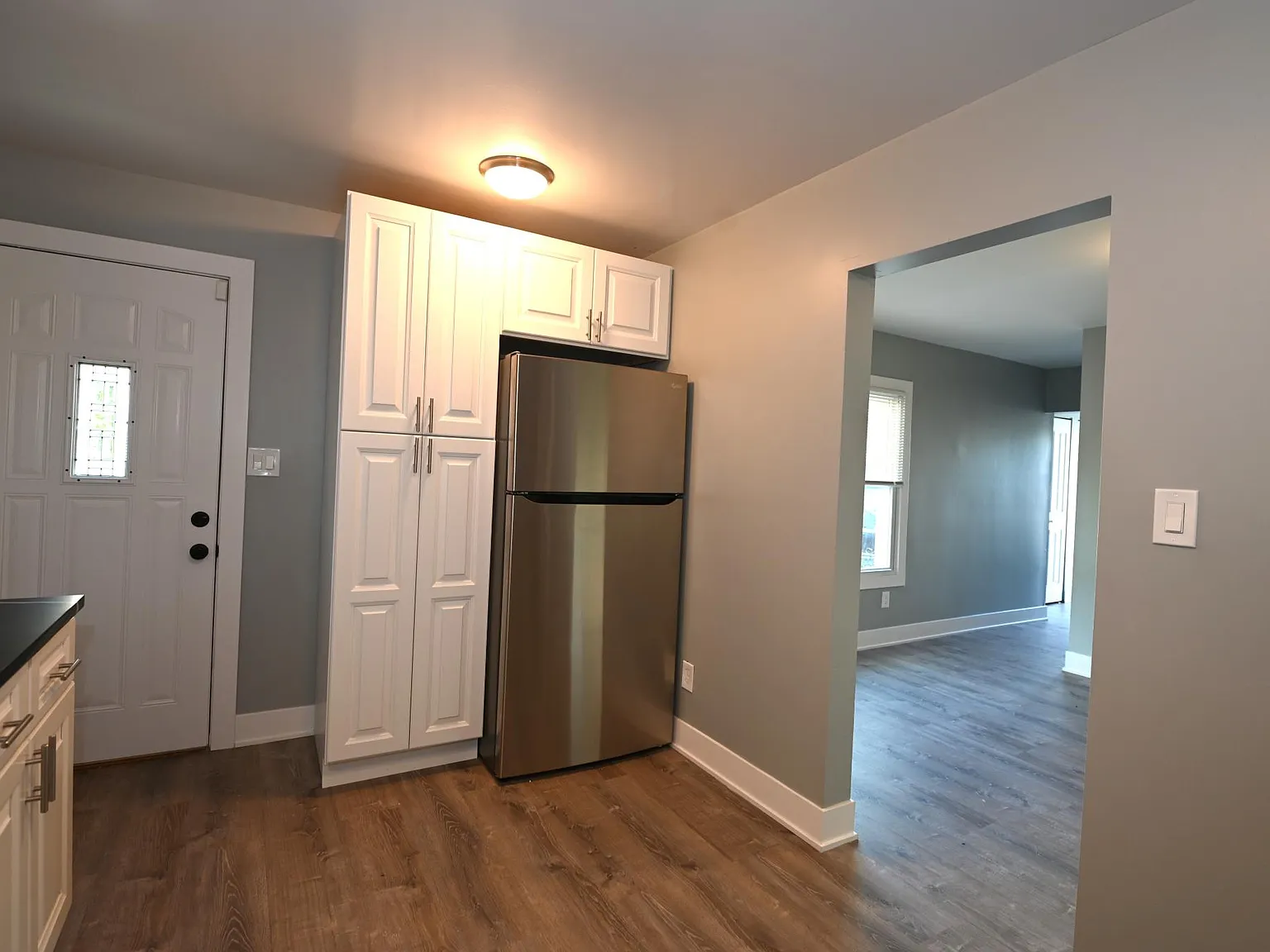 3 bed, 1016 sqft, $1,700 — Photo 2
