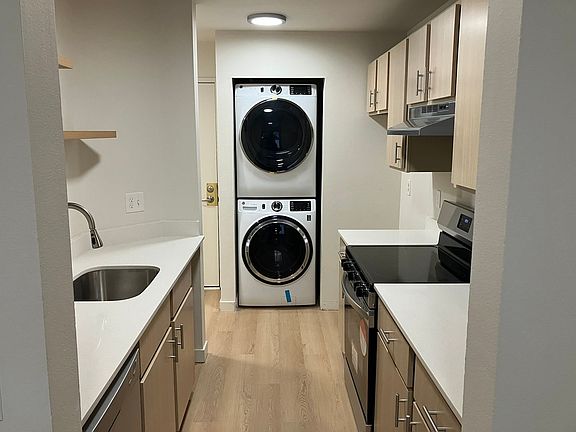 4th image of 3624 Phinney Ave N APT 307
