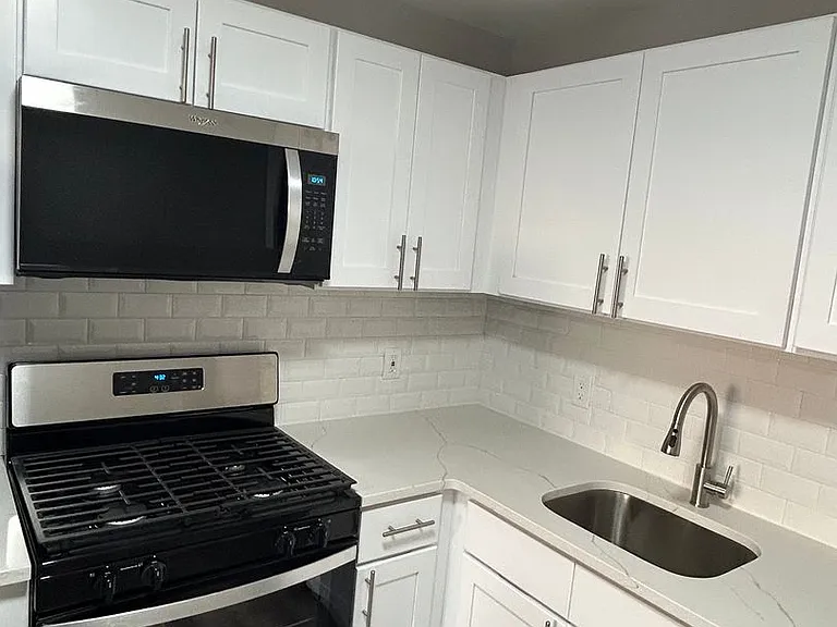 Austin Manor Apartments — Photo 15