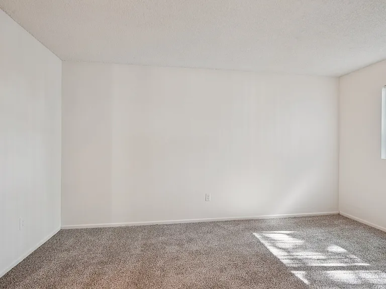 Georgetown Manor Apartments — Photo 14