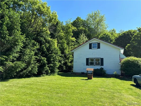 4415 Four Rod Rd, East Aurora, NY 14052