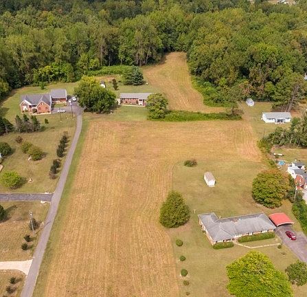 3rd image of 8022 Stuarts Hollow Ln