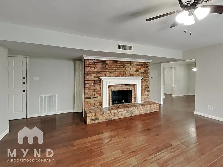 8814 Miami Dr — Photo 6
