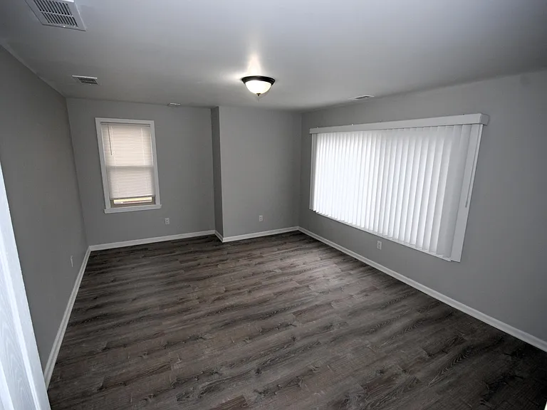 1872 Champaign Rd — Photo 14