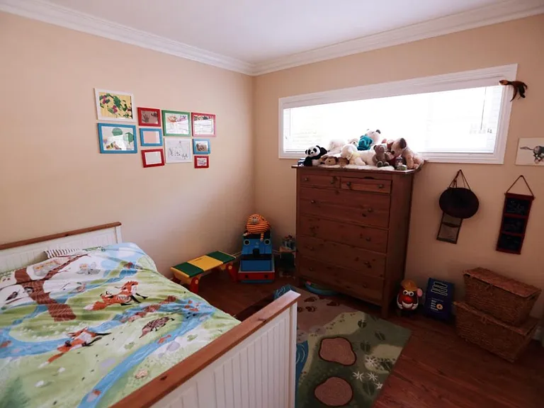 Middle Bedroom