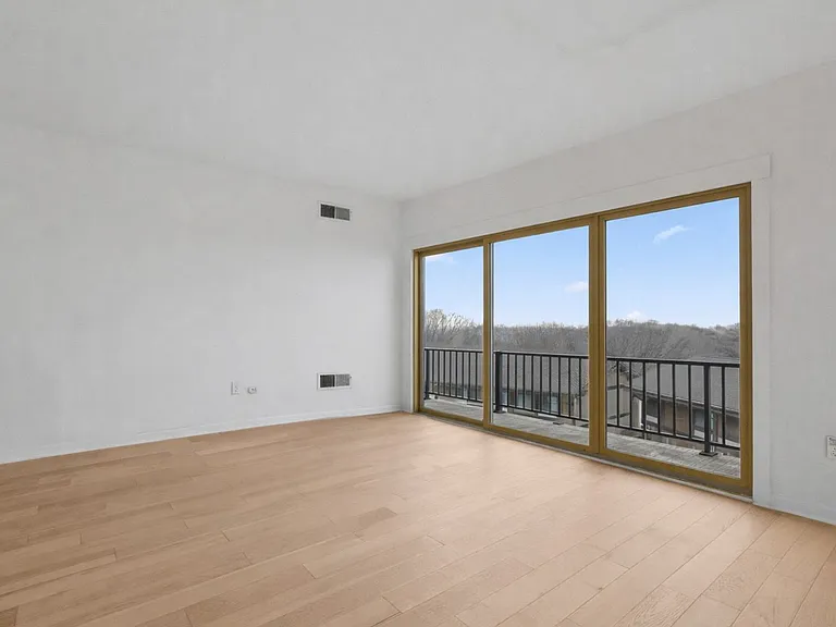 Village in the Park Apartments — Photo 19