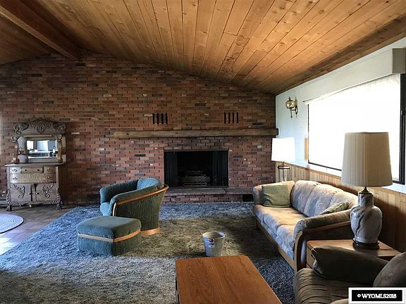 3rd image of 1020 Hilltop Dr