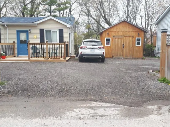 28 & 30 Thompson Dr, Georgina, ON L0E 1L0