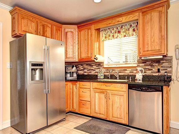 4th image of 717 Coakley Dr