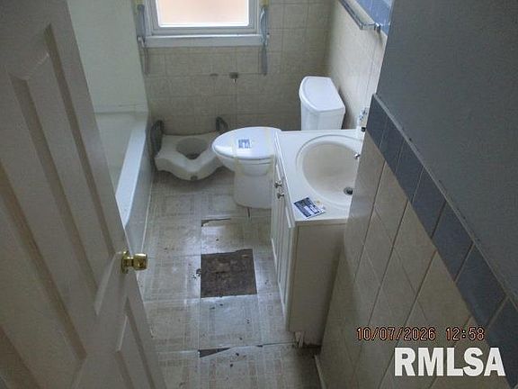 3rd image of 624 E Wilson Ave