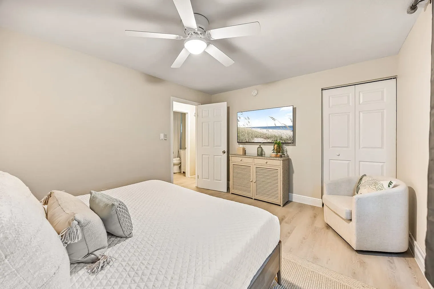 2 bed, 1.0 bath, 818 sqft, $2,708 — Photo 4