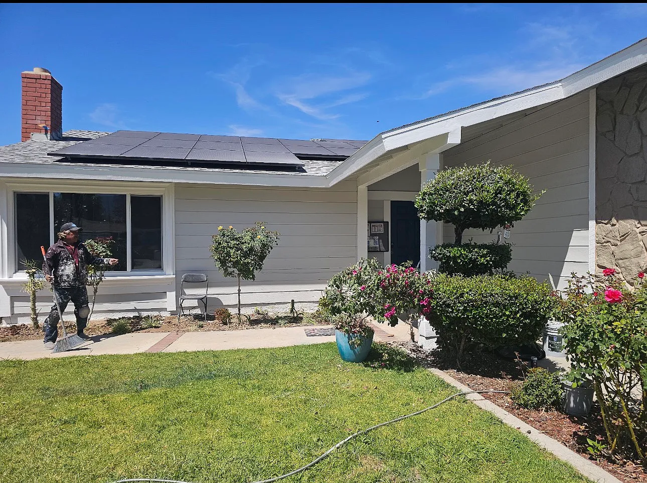 W Crestview St, Corona — Photo 2