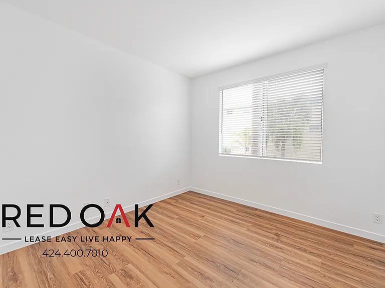 7370 Hawthorn Ave #105 — Photo 8