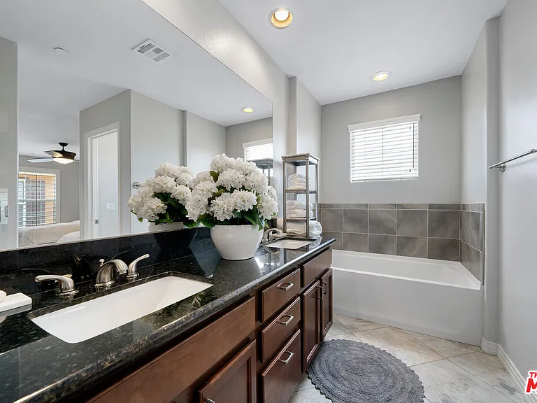 Silver Sage Ln — Photo 4