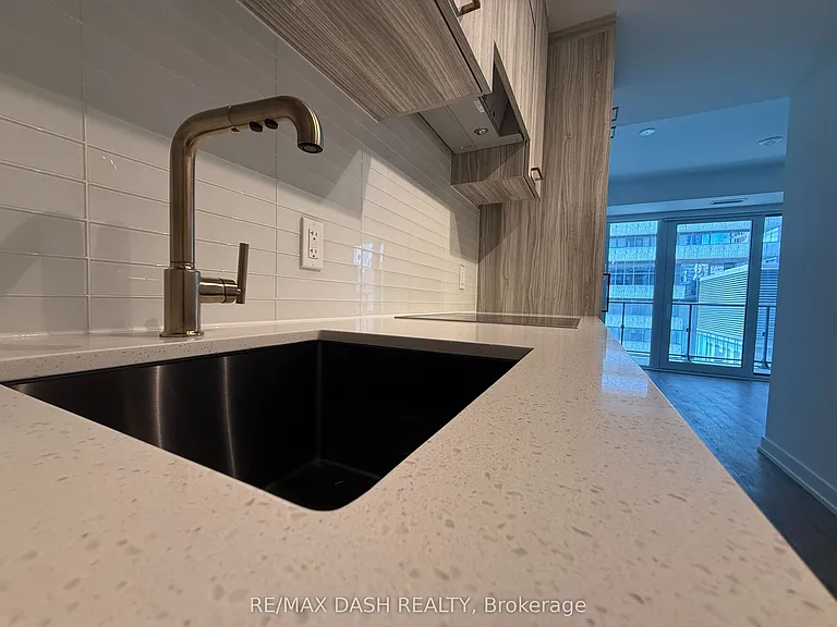 634 Church St #1002 — Photo 14