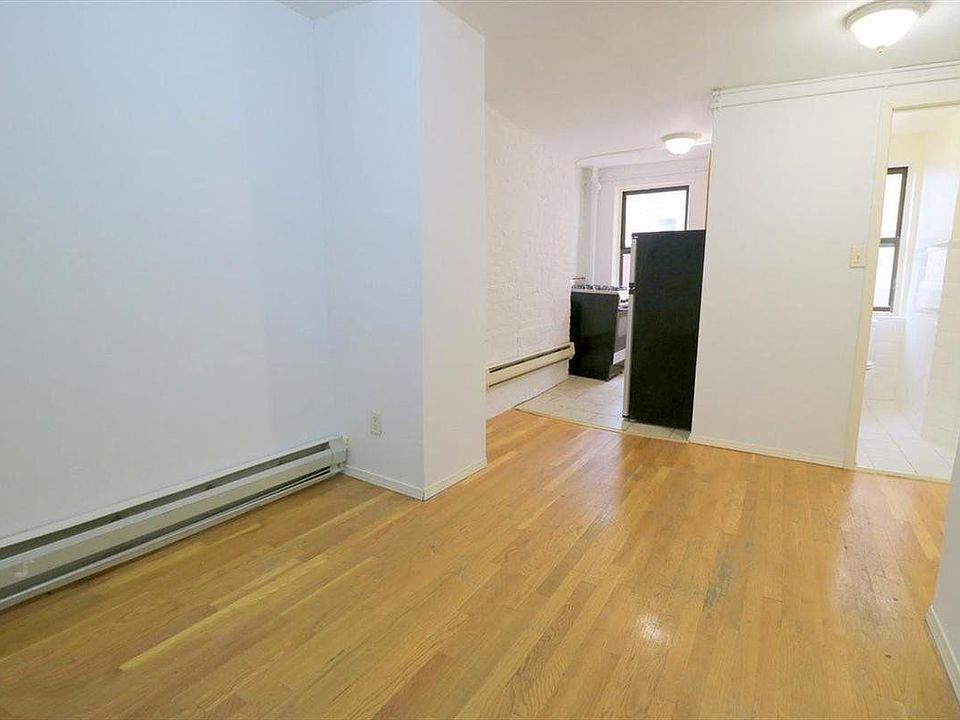2nd image of 174 Delancey St APT 5R